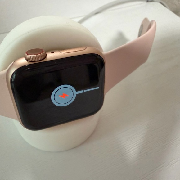 Apple Watch Series 5 40mm GPS+Cellular - Picture 1 of 4